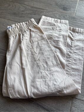 Old Navy Girls Cargo Jogger Pants in Light Beige